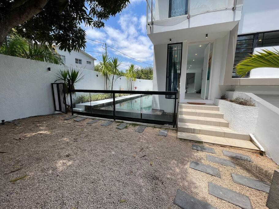 Villa Moderne A Trou-aux-Biches Extérieur photo